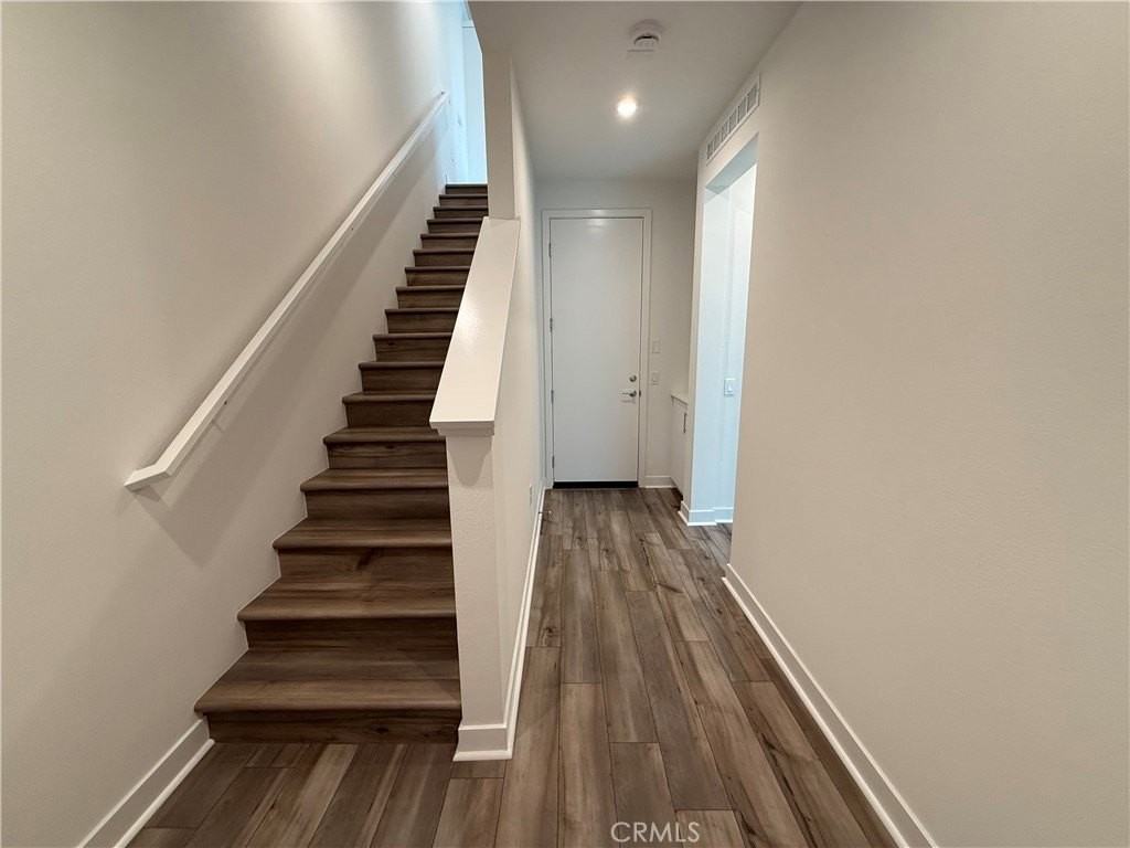 693 S Lyon St - Photo 3 of 28