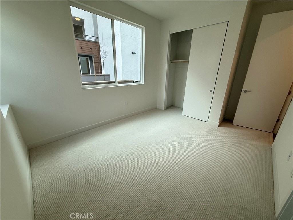 693 S Lyon St - Photo 4 of 28