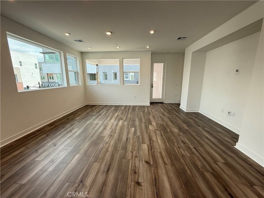 693 S Lyon St - Photo 6 of 28