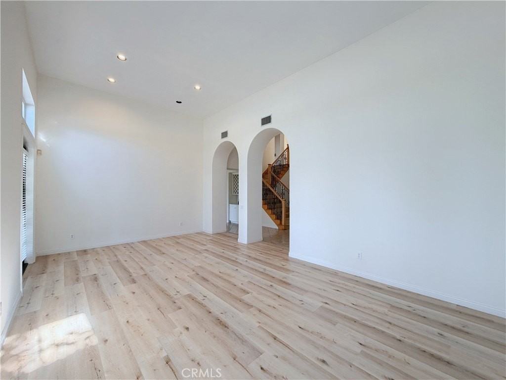 1531 S Westridge Rd - Photo 4 of 33