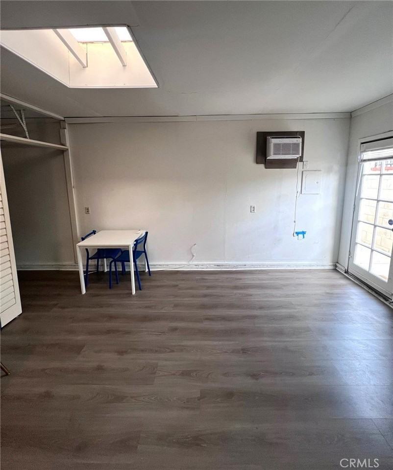 8607 Dunlap Crossing Rd - Photo 4 of 8