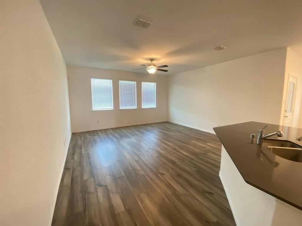 1709 Lake Grove Dr - Photo 4 of 22