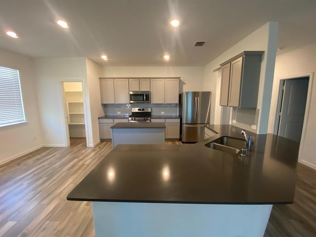 1709 Lake Grove Dr - Photo 6 of 22