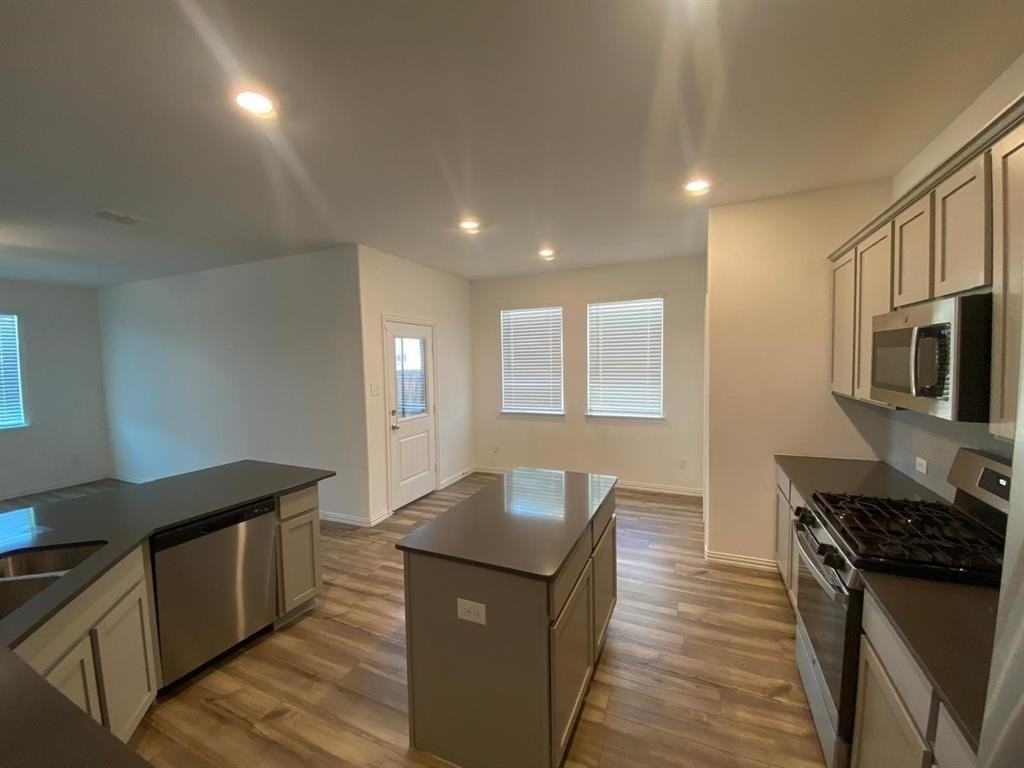 1709 Lake Grove Dr - Photo 7 of 22