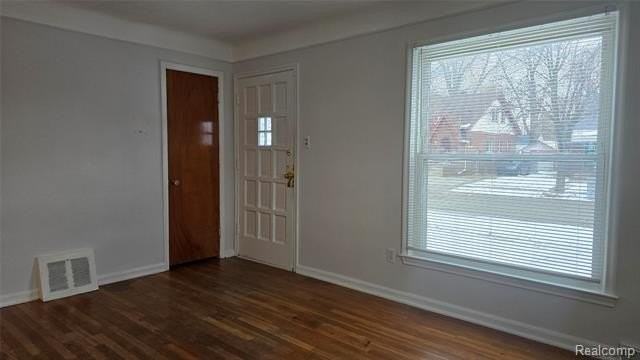 828 E Hayes Ave - Photo 3 of 16