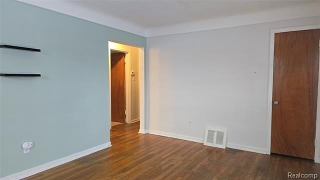 828 E Hayes Ave - Photo 4 of 16