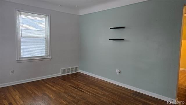 828 E Hayes Ave - Photo 5 of 16