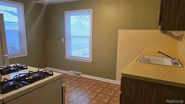 828 E Hayes Ave - Photo 6 of 16