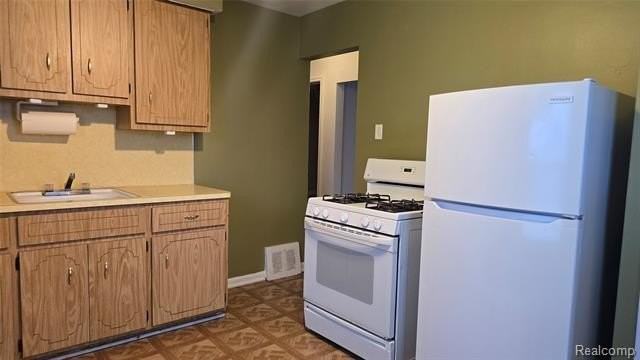 828 E Hayes Ave - Photo 7 of 16