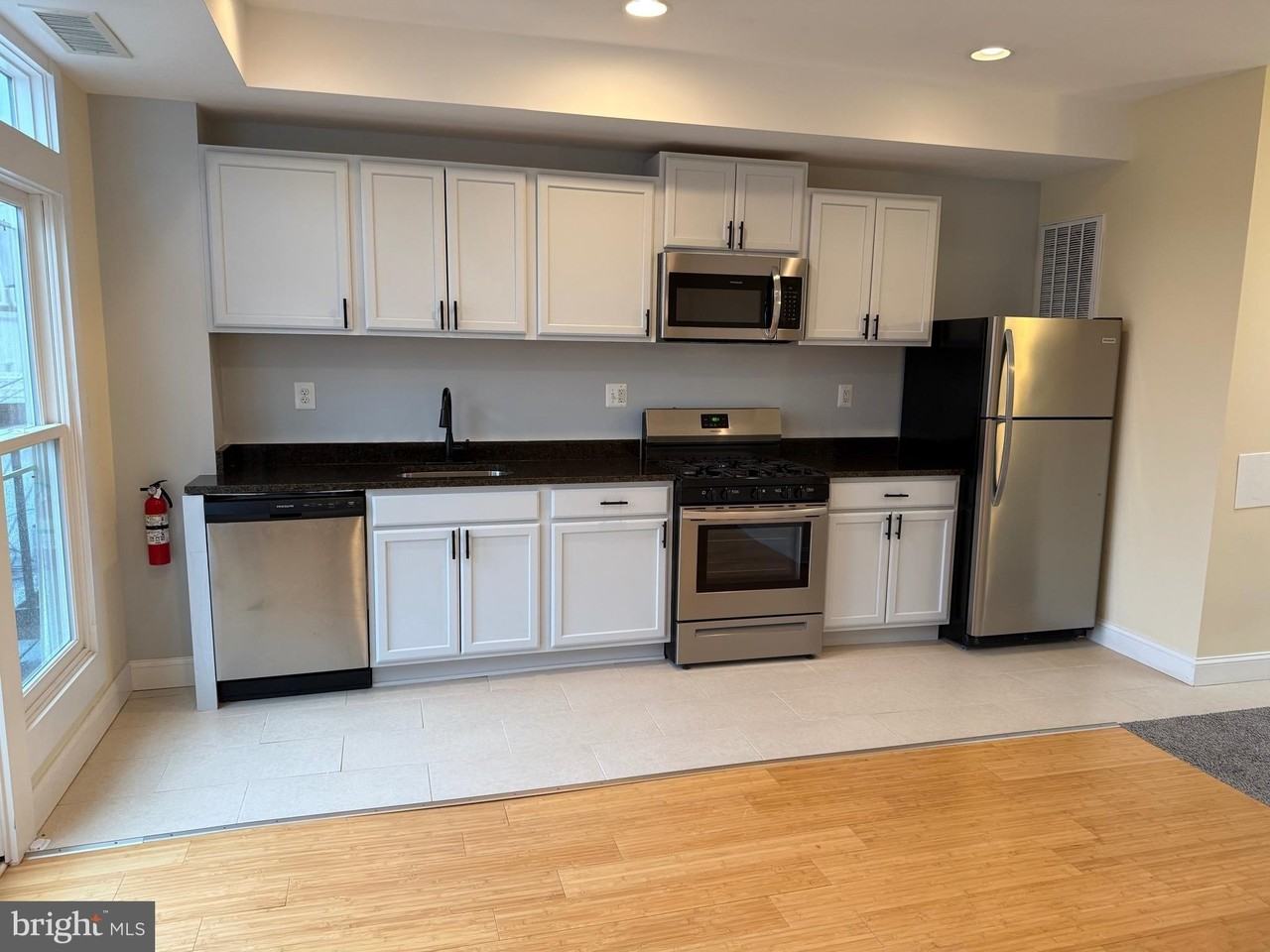 532 8th Street Southeast #3 - Photo 3 of 16