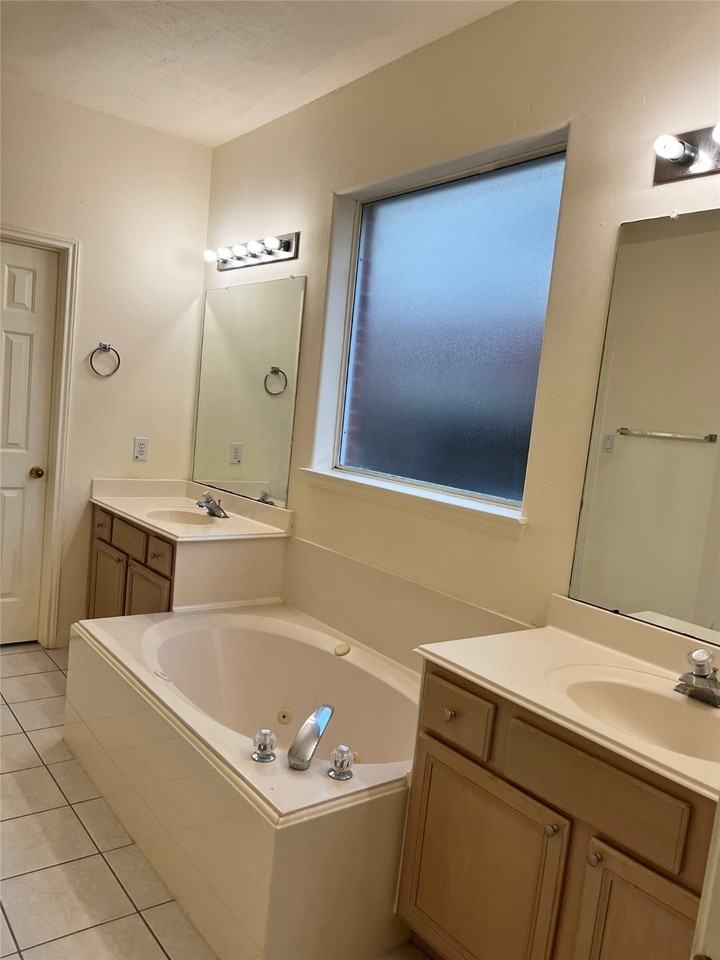 13623 Eldridge Springs Way #13623 - Photo 5 of 29