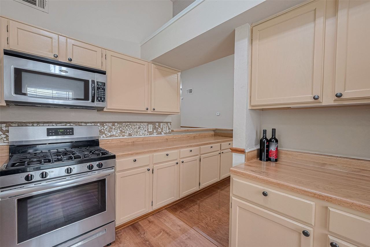 6907 Yardley Dr #6907 - Photo 6 of 32