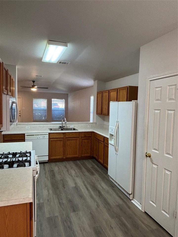 127 Salado Dr #127 - Photo 3 of 19