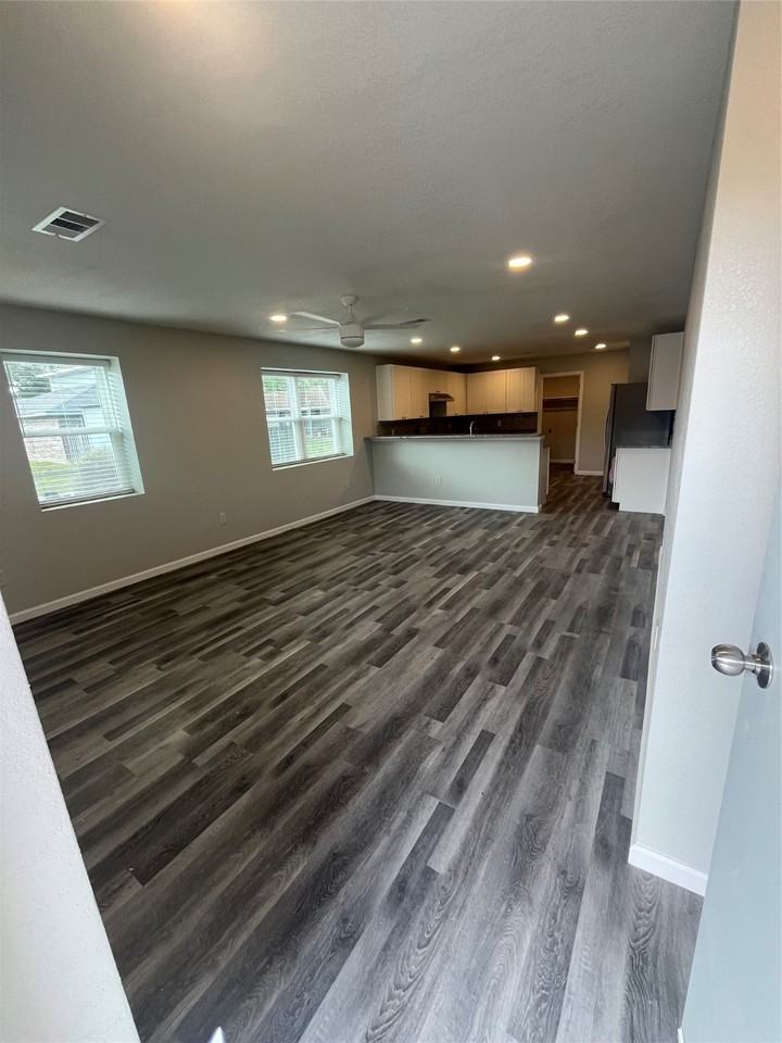 316 East D Street #316 - Photo 3 of 17