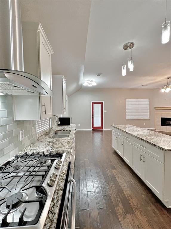 4003 Greenwood Way #4003 - Photo 3 of 24