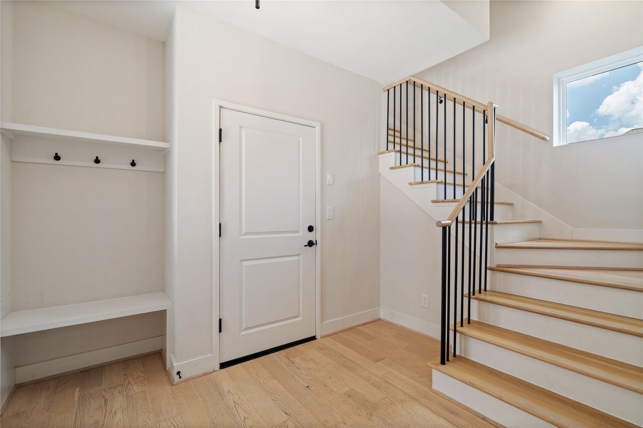 2206 Lou Ellen Lane #2206B - Photo 3 of 32