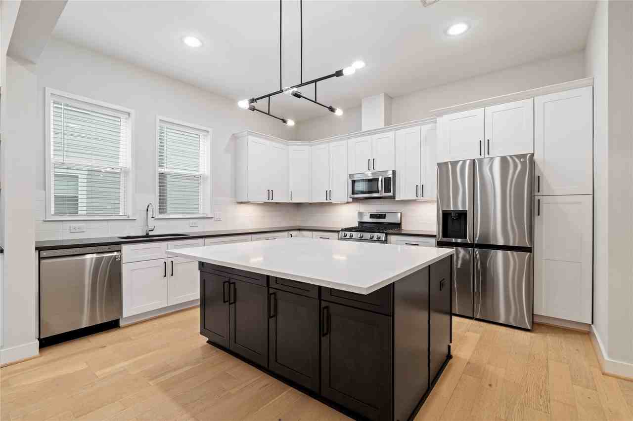 2206 Lou Ellen Lane #2206B - Photo 4 of 32