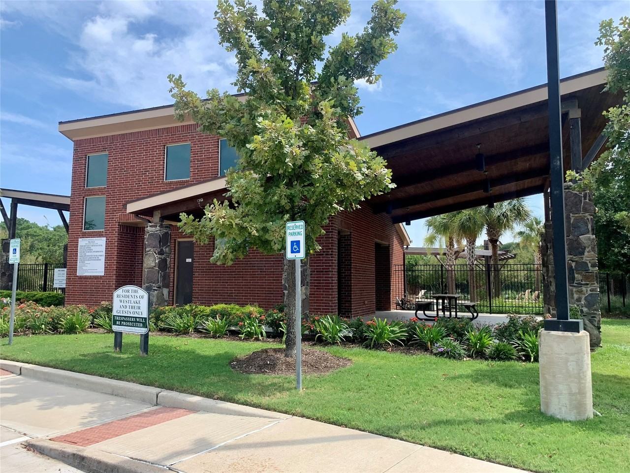 3614 Bonnie Bend Lane #3614 - Photo 2 of 43