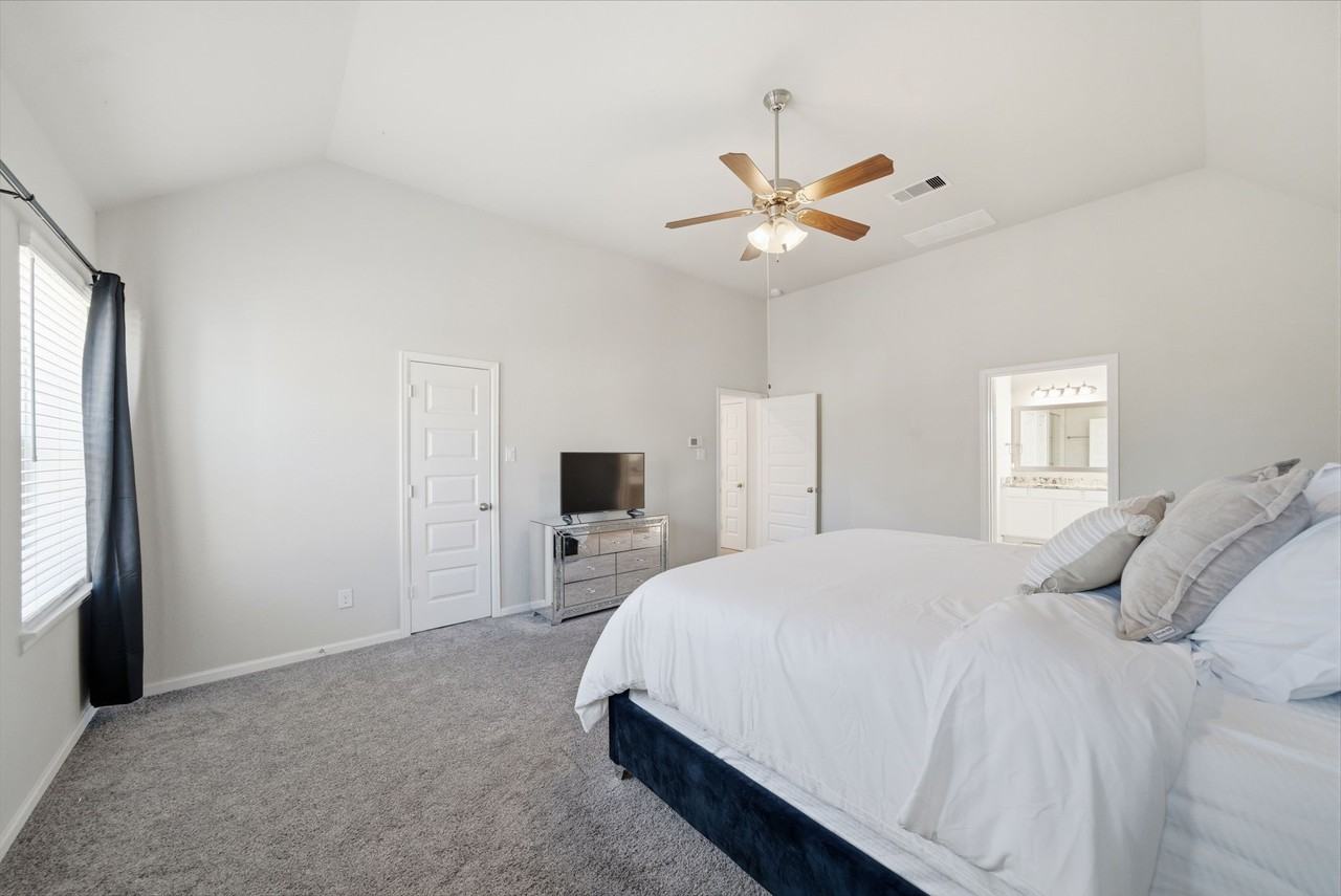 4011 Centrepark Drive #4011