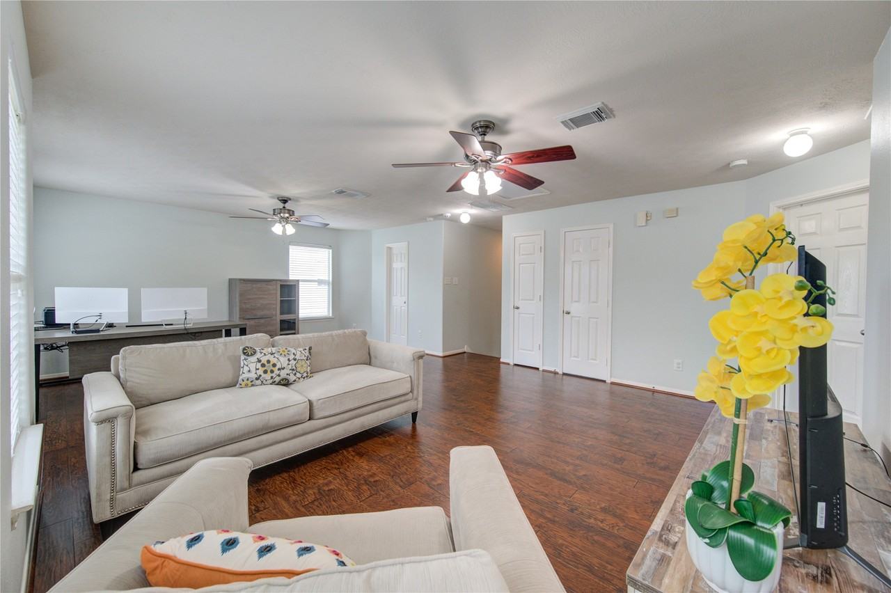 402 Hurstshire Bend #402 - Photo 4 of 50