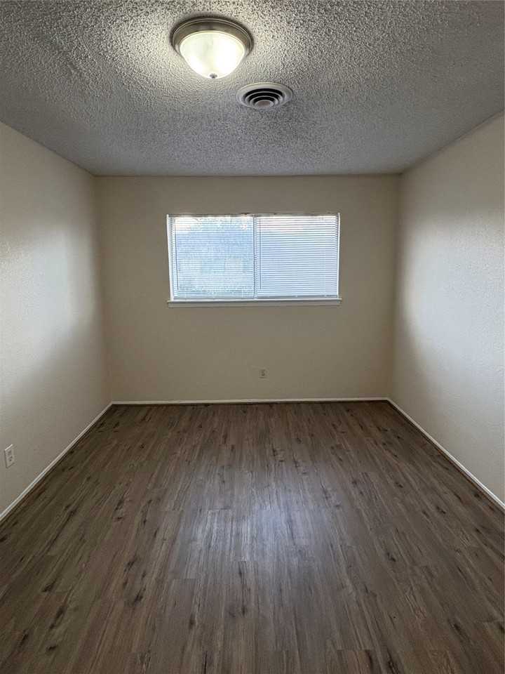 101 E Hospital Dr #101-10 - Photo 4 of 14