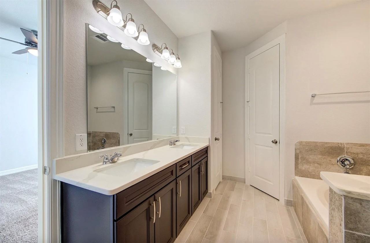 1517 Canter Bayou Way #1517 - Photo 5 of 31