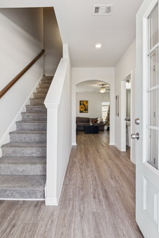 566 Skye Drive - Photo 3 of 20