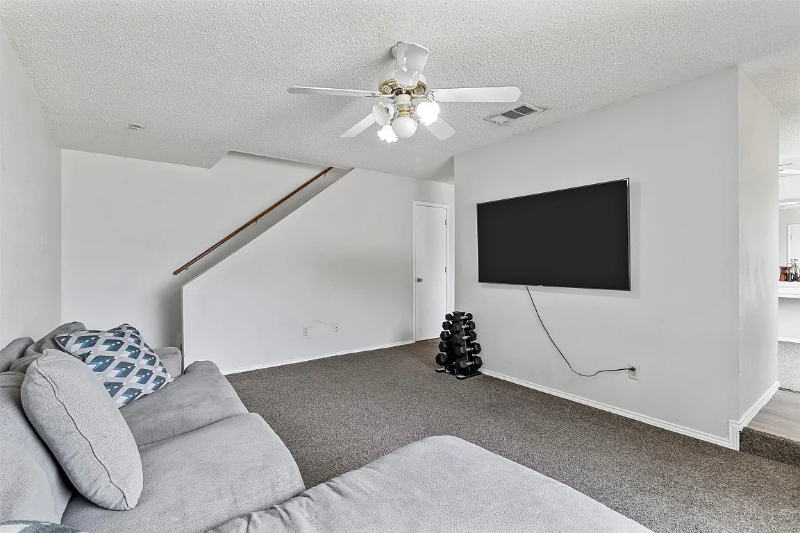 12714 Hilltop Dr - Photo 4 of 6