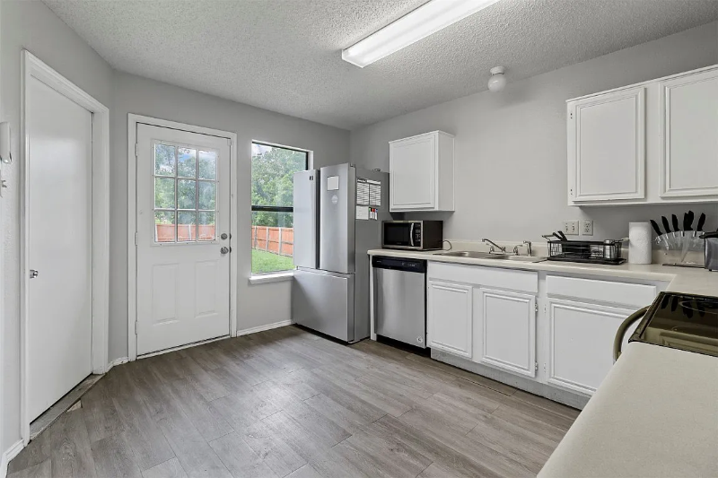 12714 Hilltop Dr - Photo 5 of 6