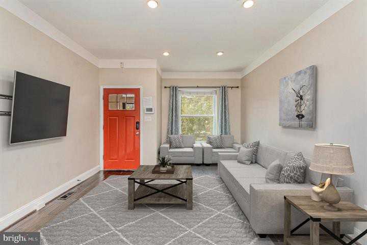 217 S Clinton St - Photo 2 of 25