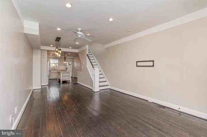 217 S Clinton St - Photo 3 of 25