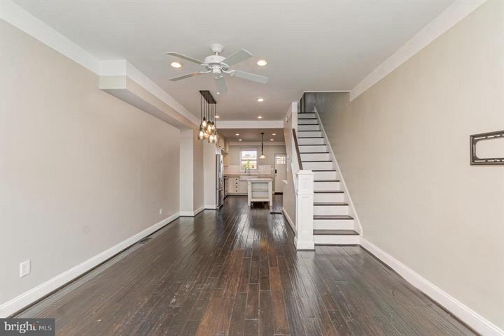 217 S Clinton St - Photo 4 of 25