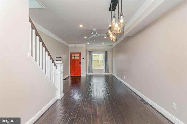 217 S Clinton St - Photo 5 of 25