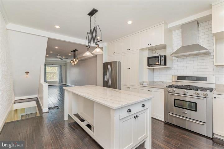 217 S Clinton St - Photo 6 of 25