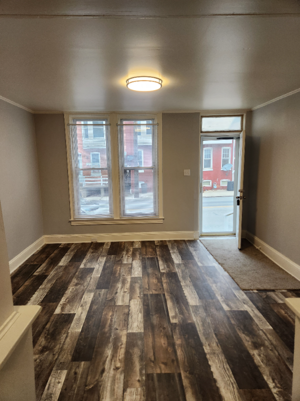 958 E Princess St - Photo 4 of 20