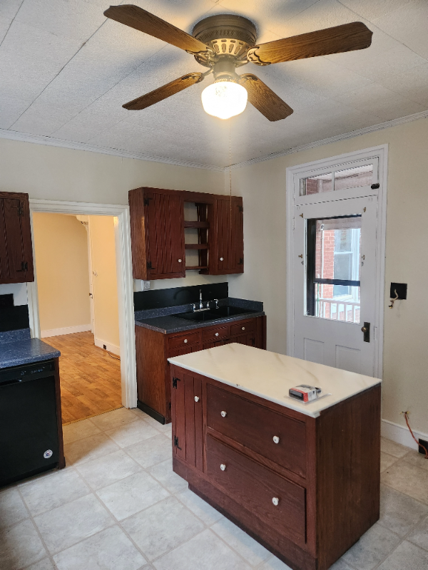 119 S River St #B - Photo 3 of 18