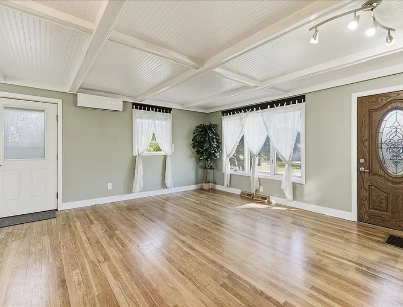 21 Knox Brothers Avenue - Photo 3 of 5