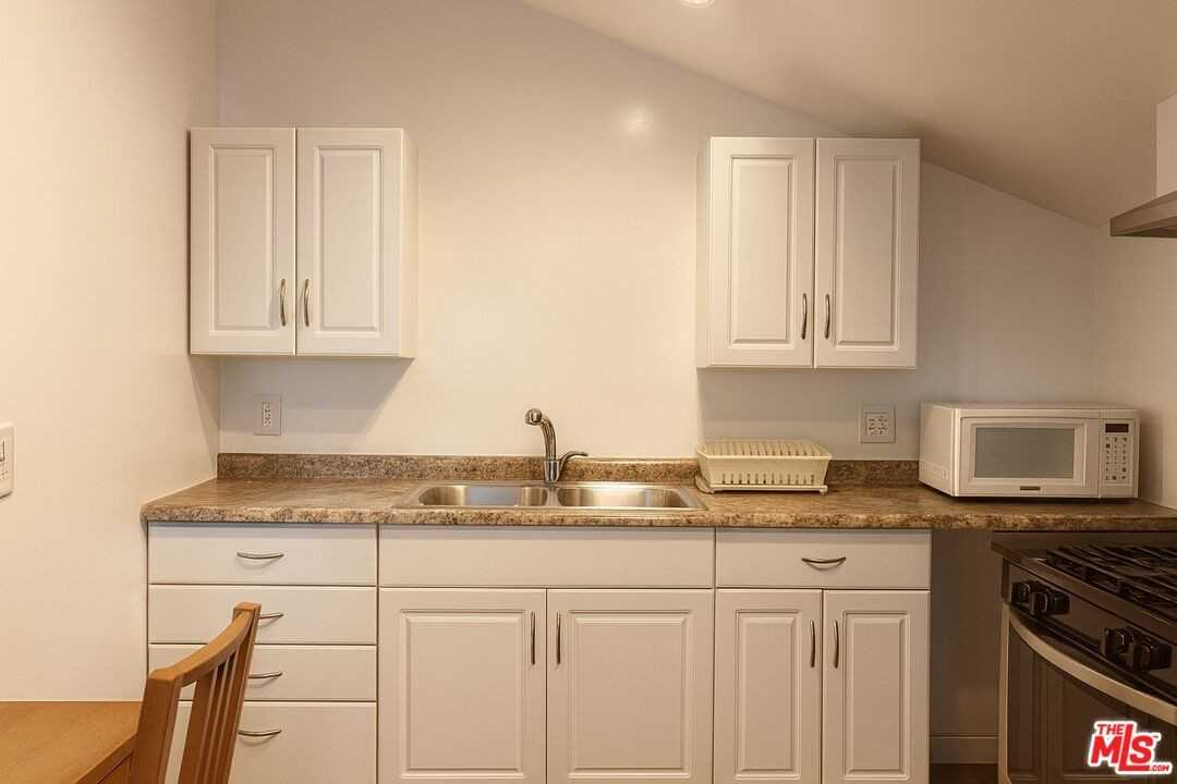 5240 Buffalo Ave #5240 - Photo 2 of 13