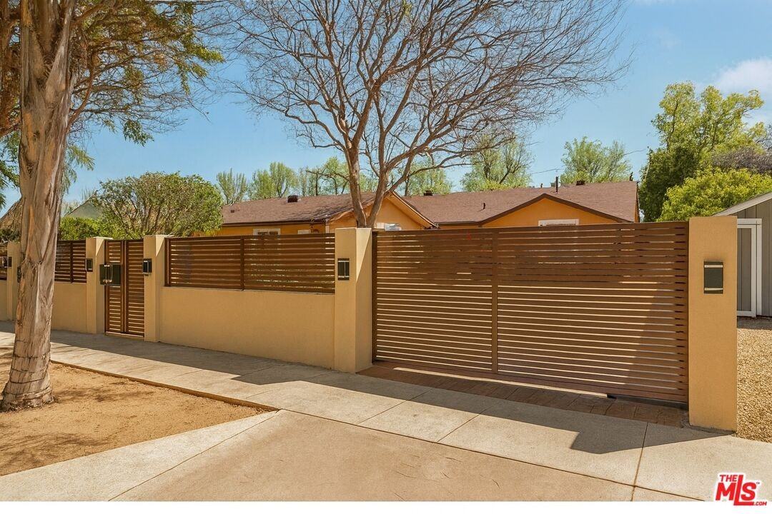 5240 Buffalo Ave #5240 - Photo 6 of 13