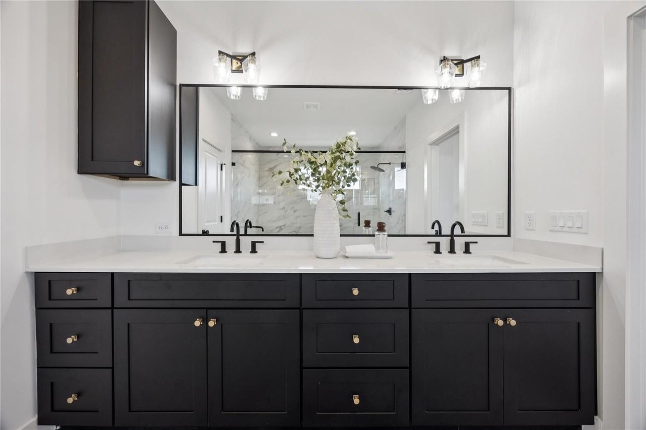 2806 Mills Street #2806 - Photo 3 of 29