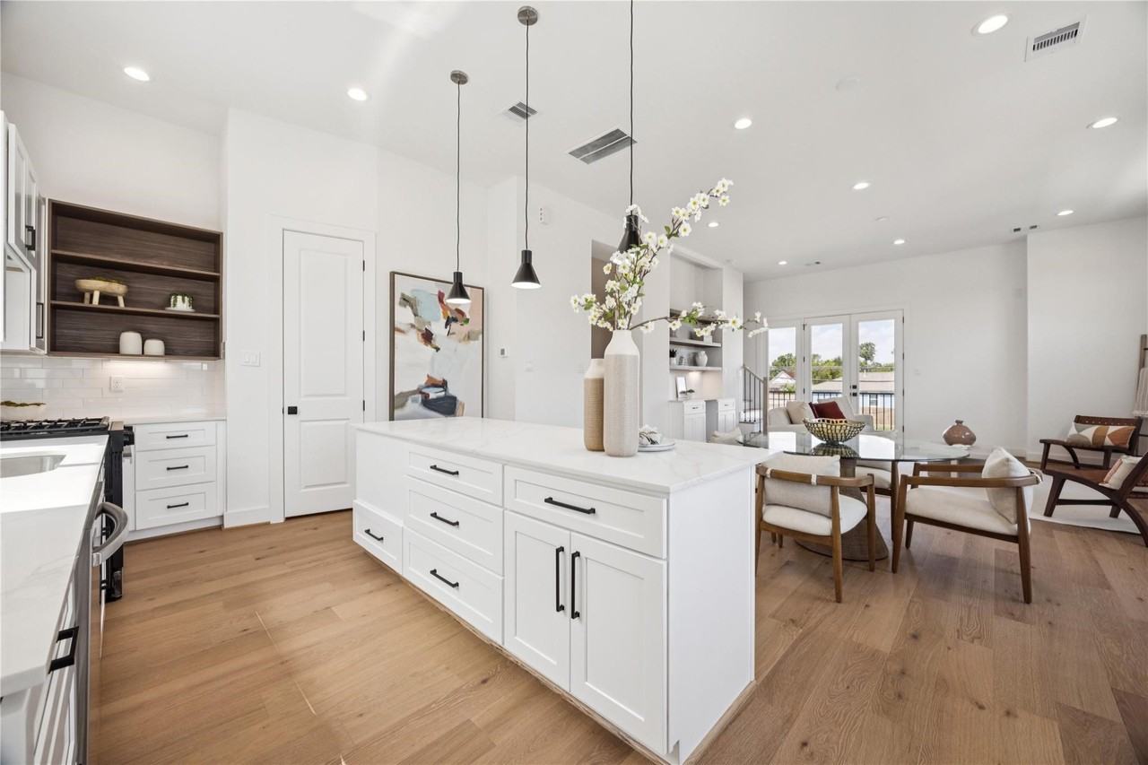 2806 Mills Street #2806 - Photo 6 of 29