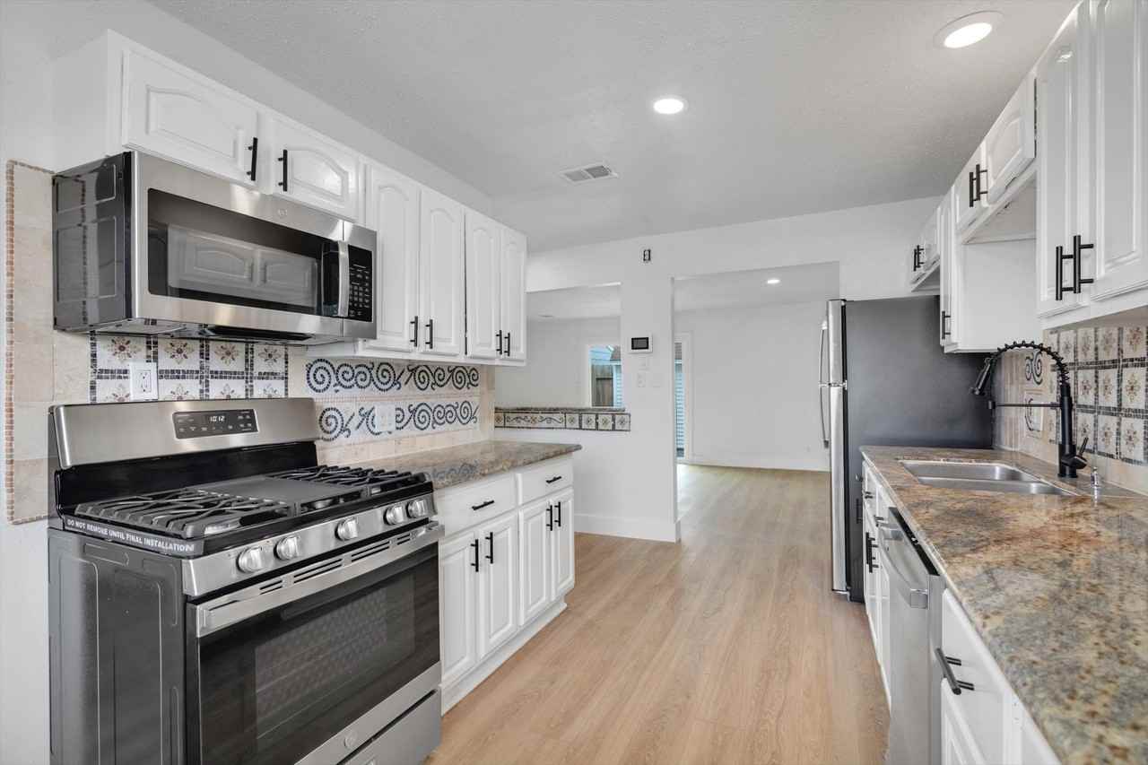 1231 Oregon St #1231 - Photo 4 of 34