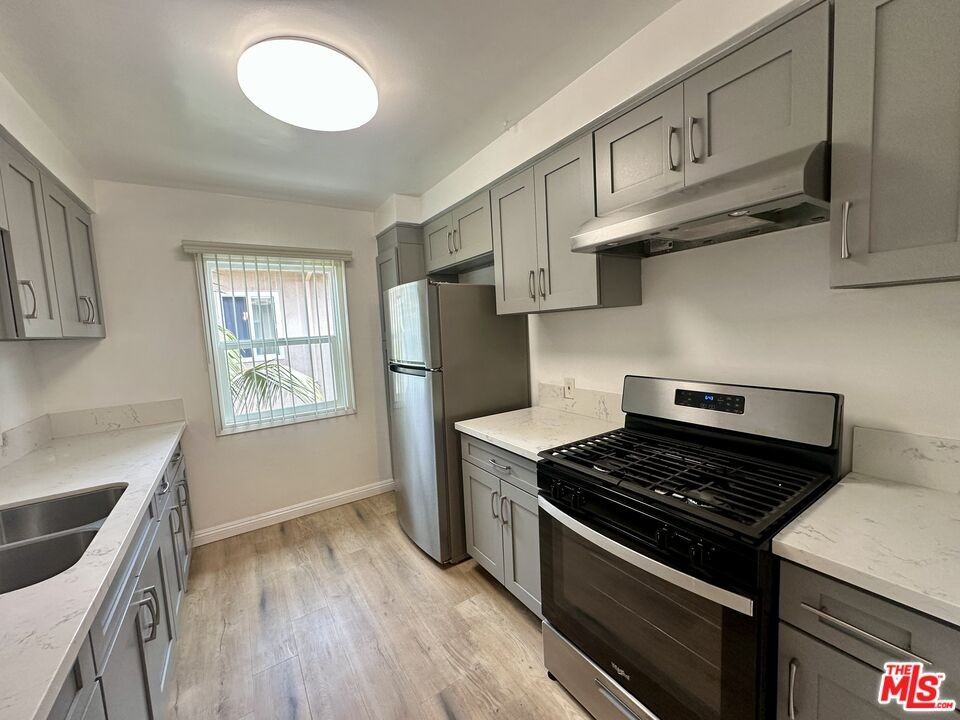 1114 South Sherbourne Drive #1114-6 - Photo 4 of 16