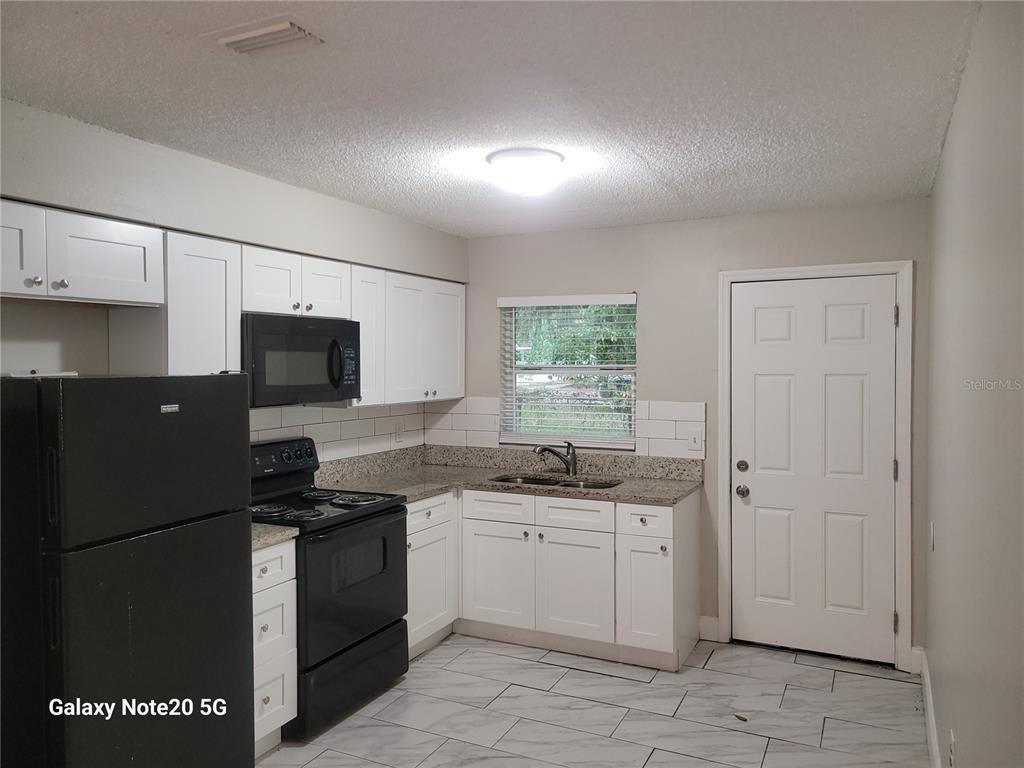 1015 Beecher St #1015-1 - Photo 7 of 9