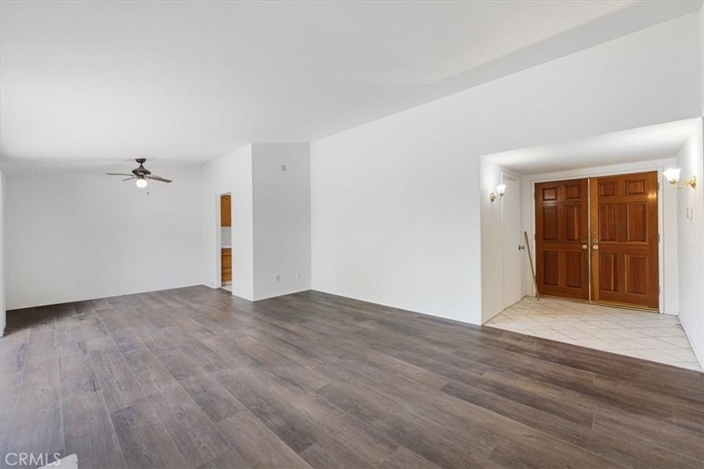 20447 Oxnard St #20447 - Photo 3 of 15