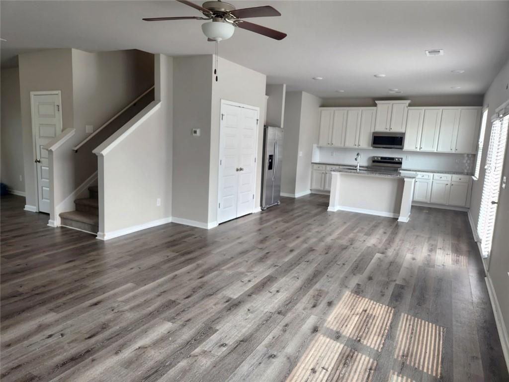 321 Peters Street - Photo 3 of 19