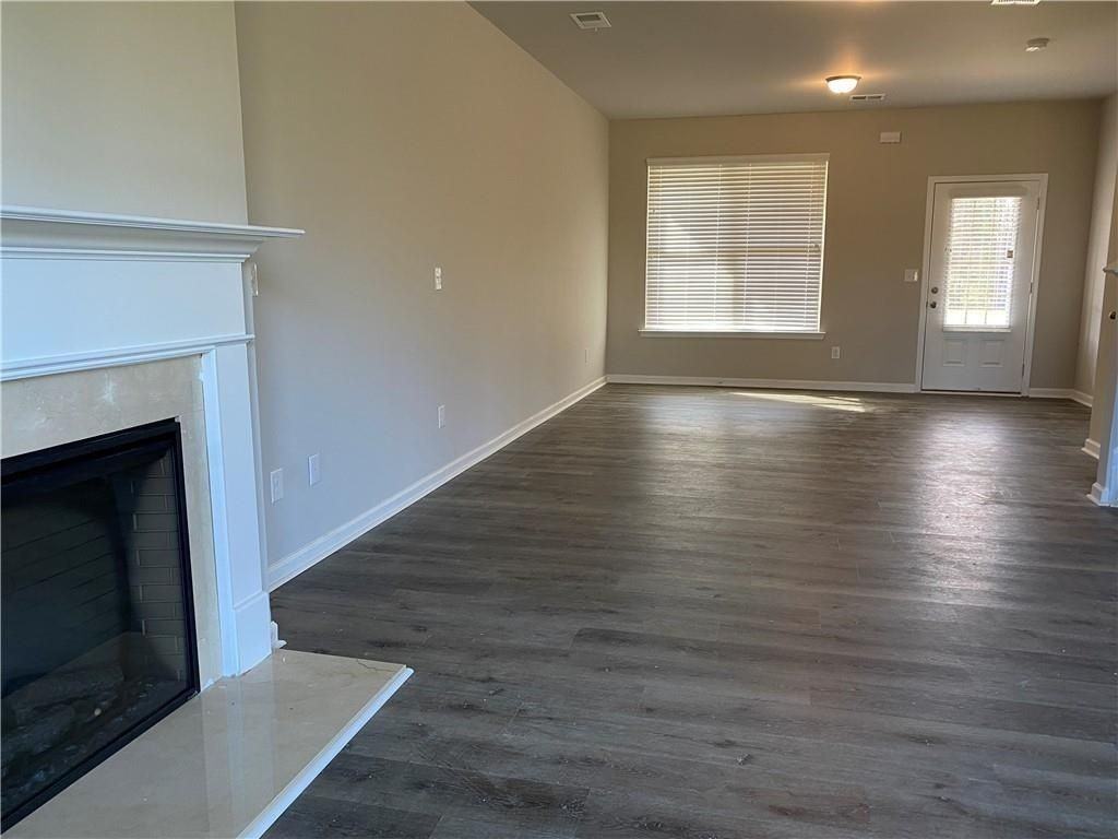 321 Peters Street - Photo 5 of 19