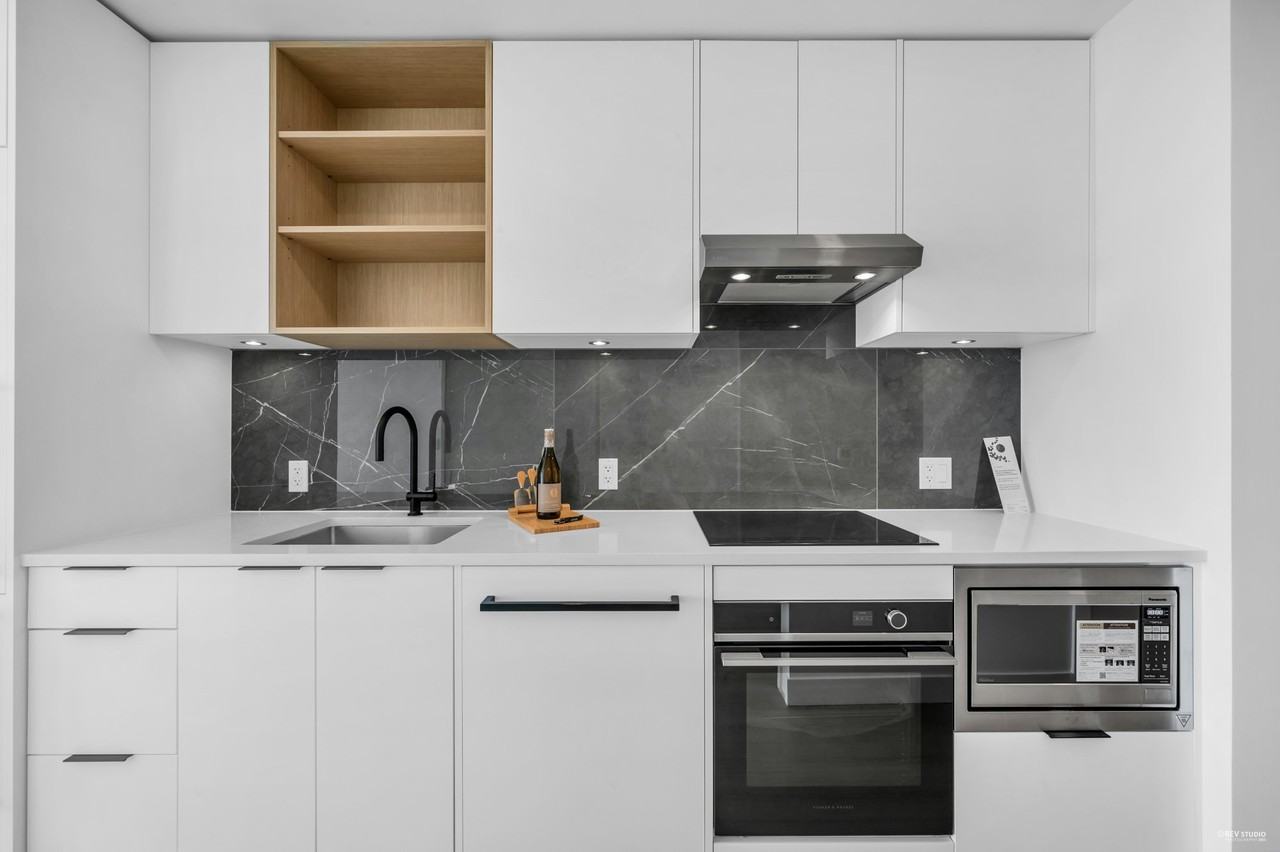 422 East 3rd Street #407 - Photo 7 of 25