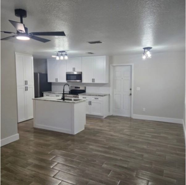 2522 Poinsetta Ave - Photo 3 of 17