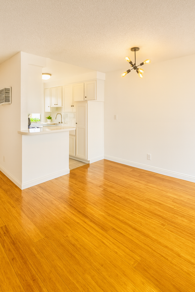 1044 North Curson Avenue #7